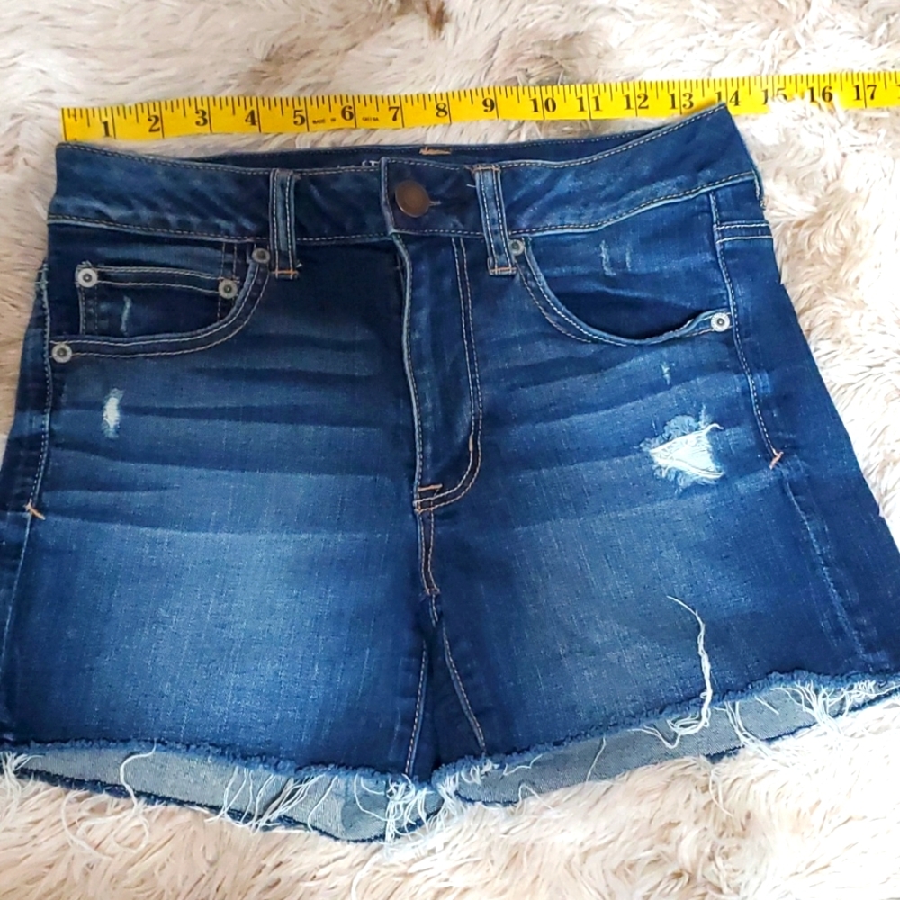 American eagle Outfitters jean short super stretch  size 6 Great conditions
